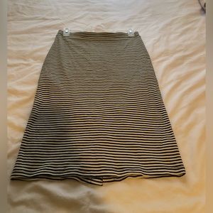 A chic pencil skirt fit for the summer or spring sizeL